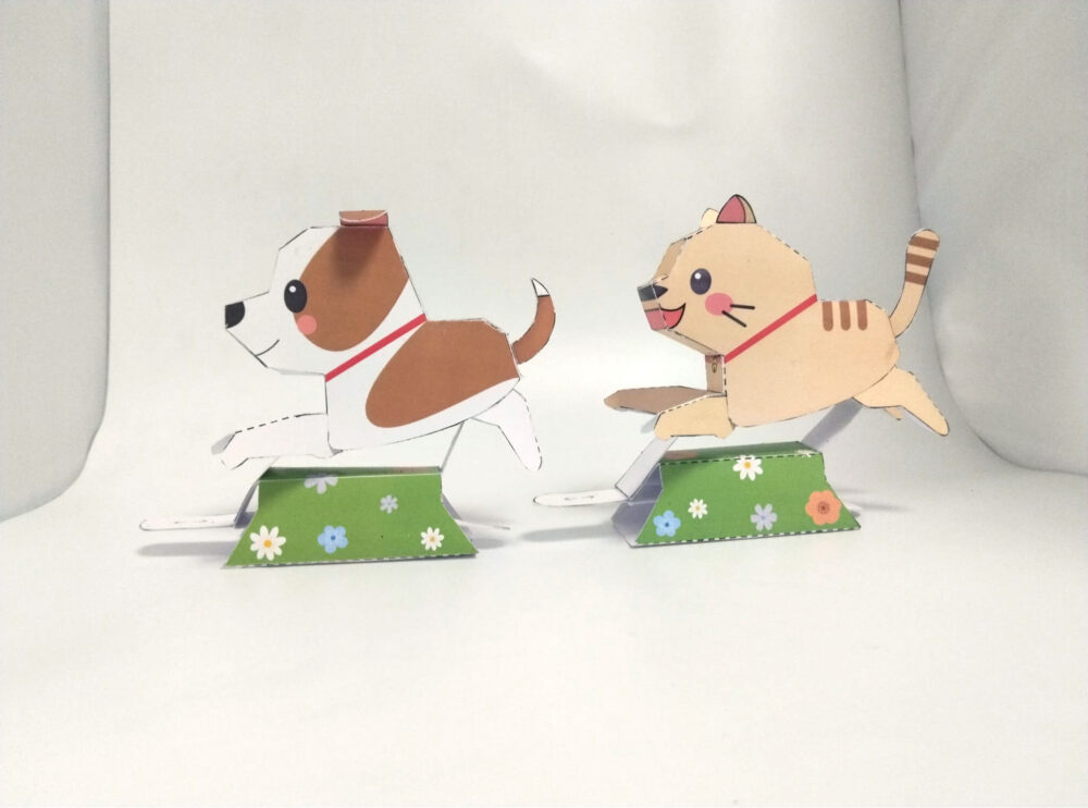 Perro y gato a la carrera